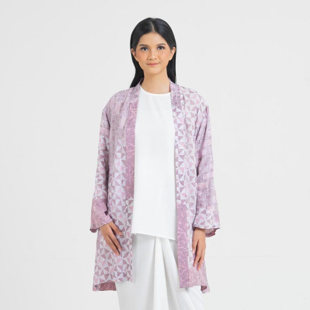 Tips Styling Batik agar Tampil Modern Tips Styling Batik agar Tampil Modern