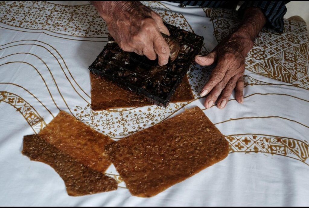 Tips Styling Batik agar Tampil Modern Tips Styling Batik agar Tampil Modern