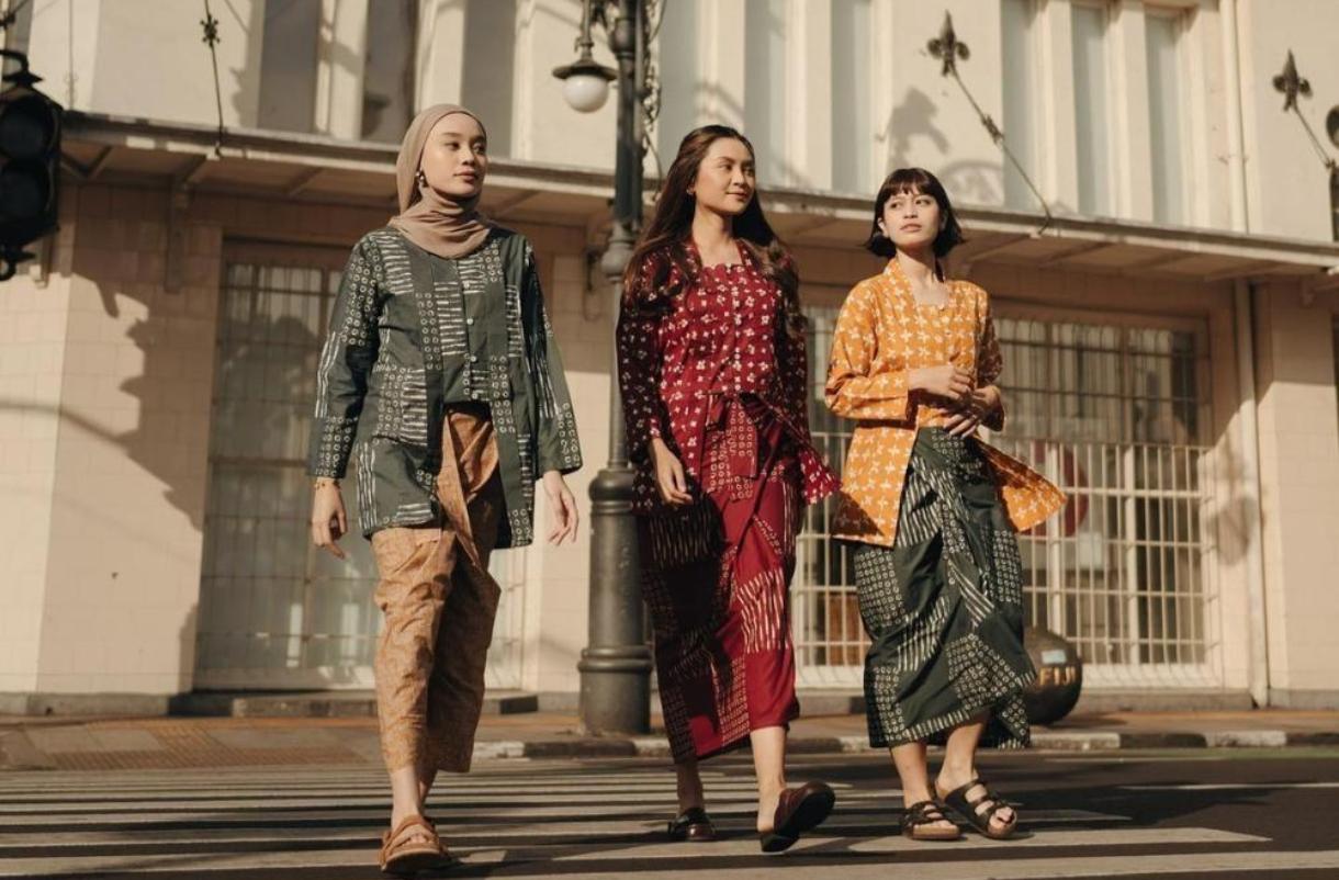 Home tips styling batik agar tampil modern, elegan, dan tetap nyaman